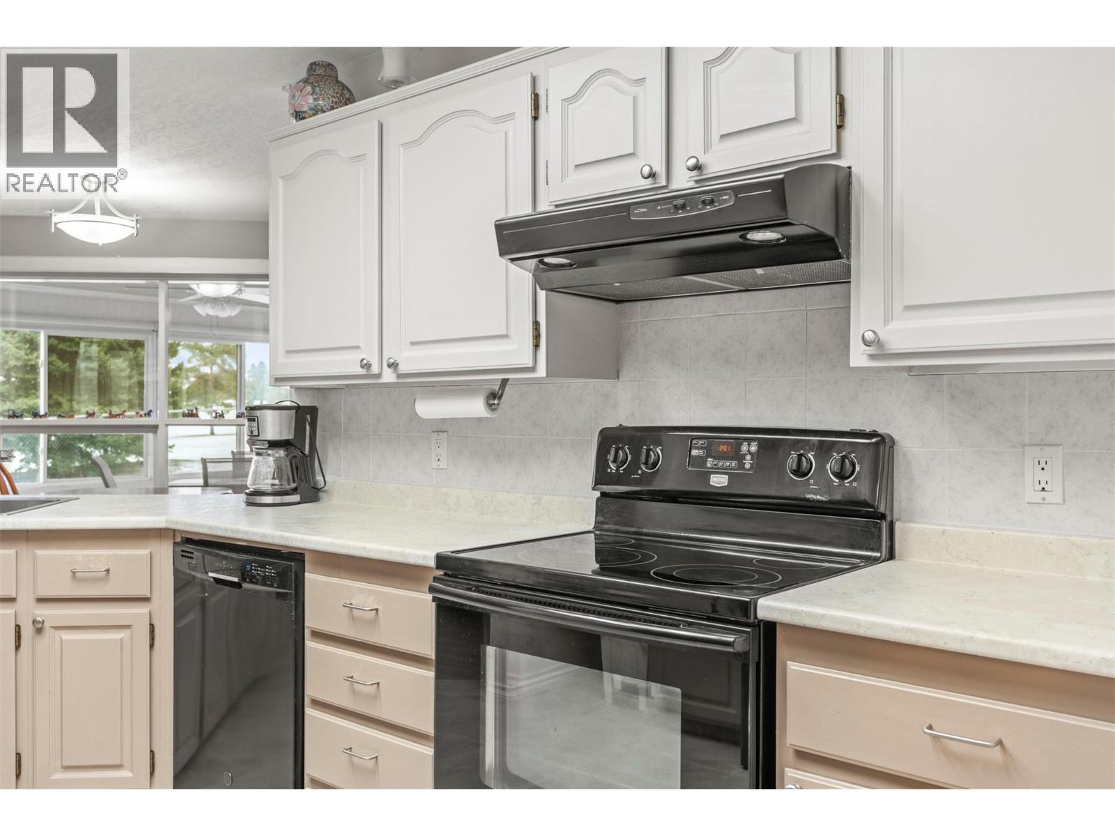 1108 14 Avenue Unit# 127, Vernon, BC - Indoor Photo Showing Kitchen