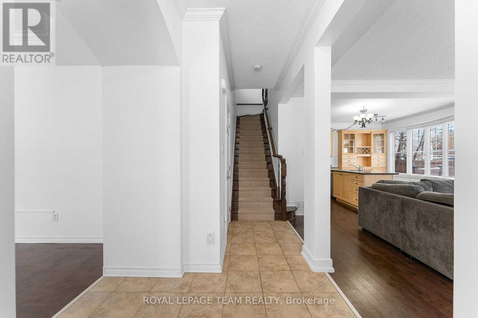 221 Kohilo Crescent, Ottawa, ON - Indoor Photo Showing Other Room