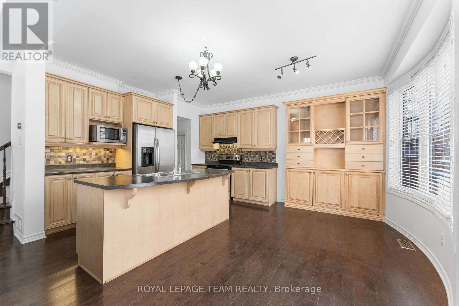 221 Kohilo Crescent, Ottawa, ON - Indoor Photo Showing Kitchen With Double Sink