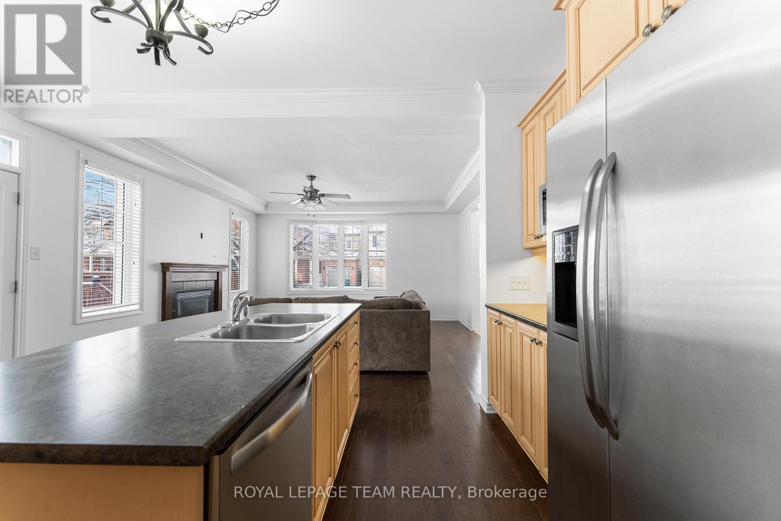 221 Kohilo Crescent, Ottawa, ON - Indoor Photo Showing Kitchen With Double Sink