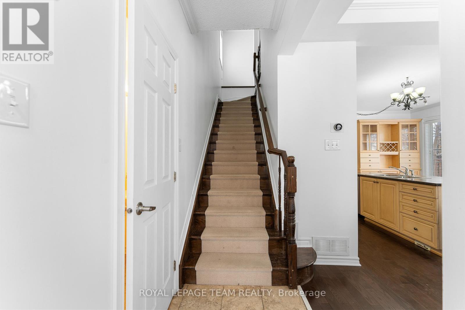 221 Kohilo Crescent, Ottawa, ON - Indoor Photo Showing Other Room