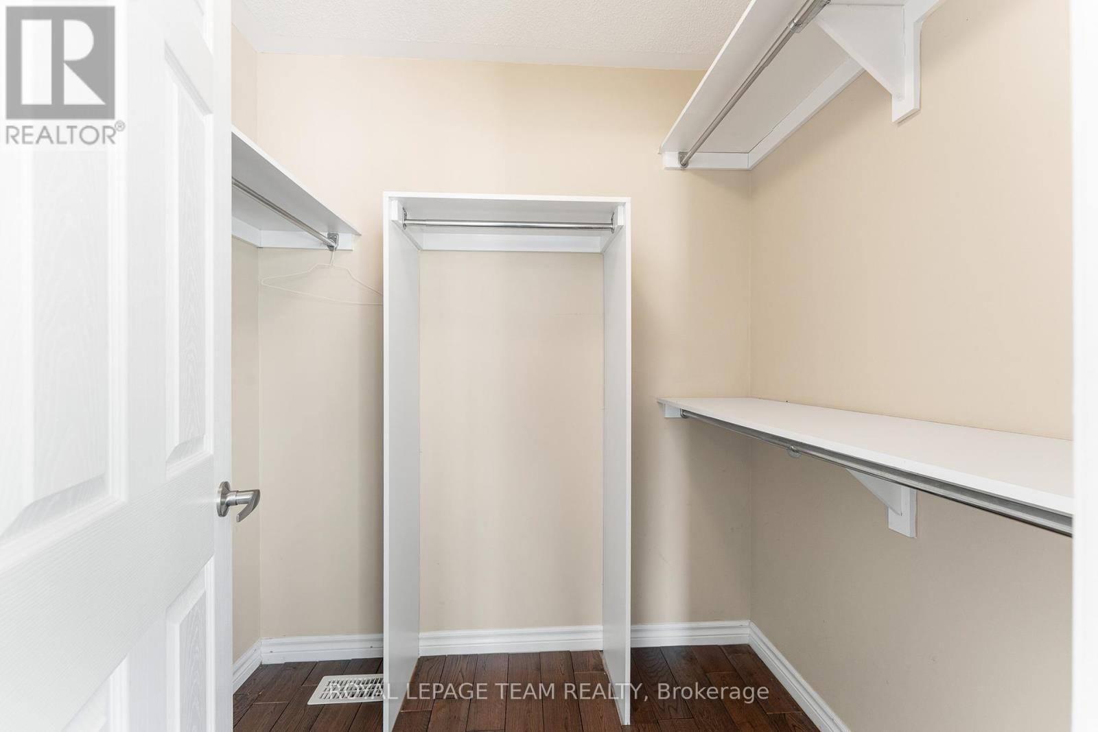 221 Kohilo Crescent, Ottawa, ON - Indoor Photo Showing Other Room