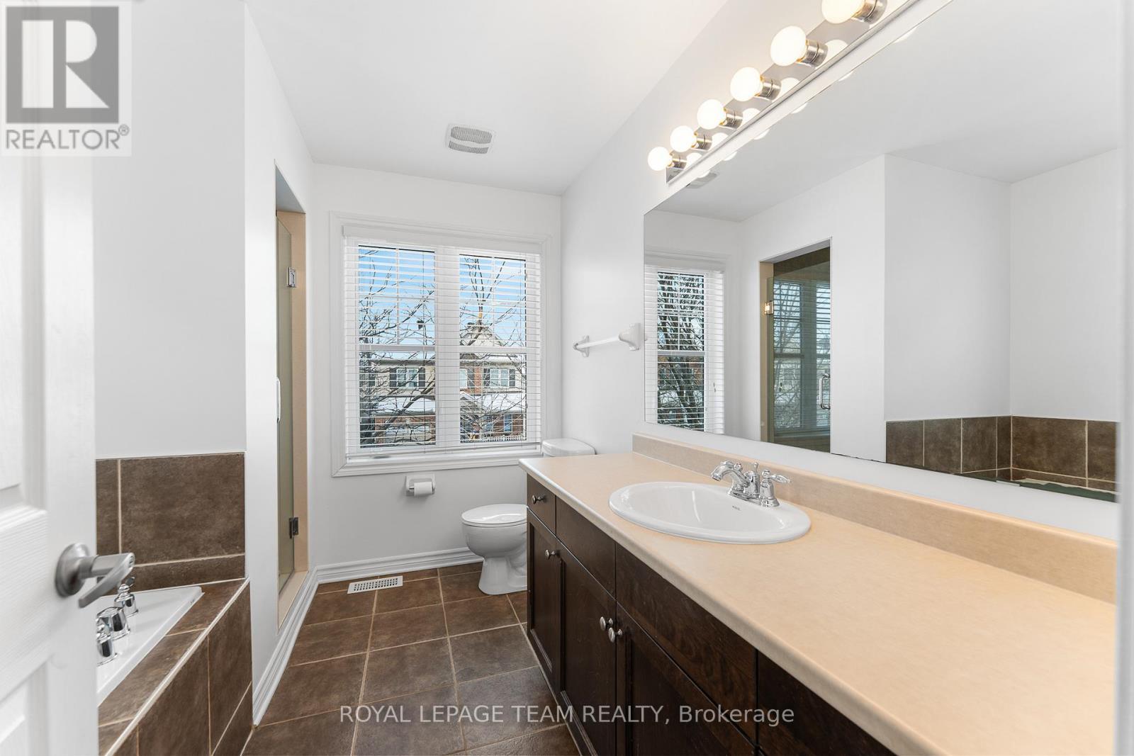 221 Kohilo Crescent, Ottawa, ON - Indoor Photo Showing Bathroom