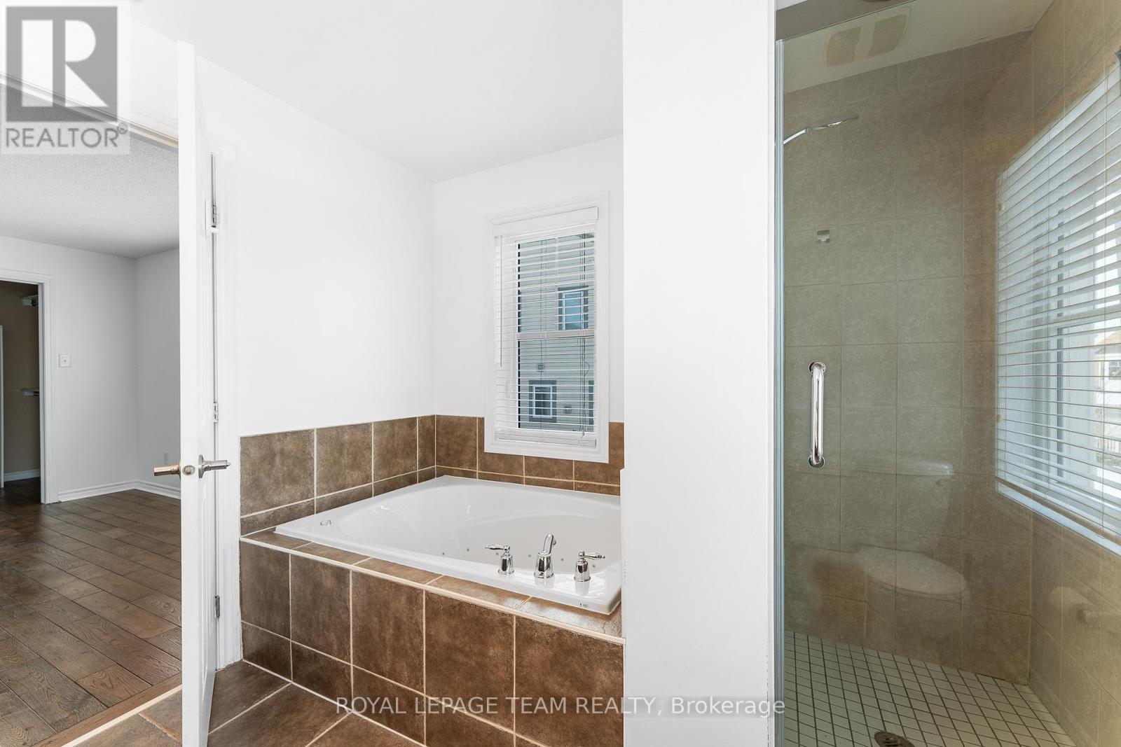 221 Kohilo Crescent, Ottawa, ON - Indoor Photo Showing Bathroom