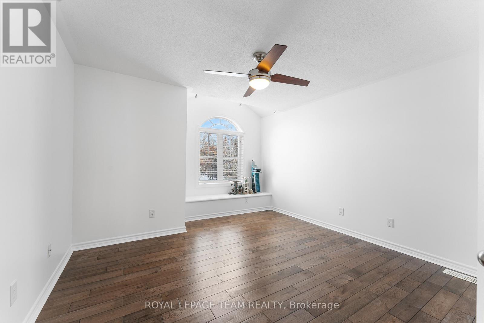 221 Kohilo Crescent, Ottawa, ON - Indoor Photo Showing Other Room