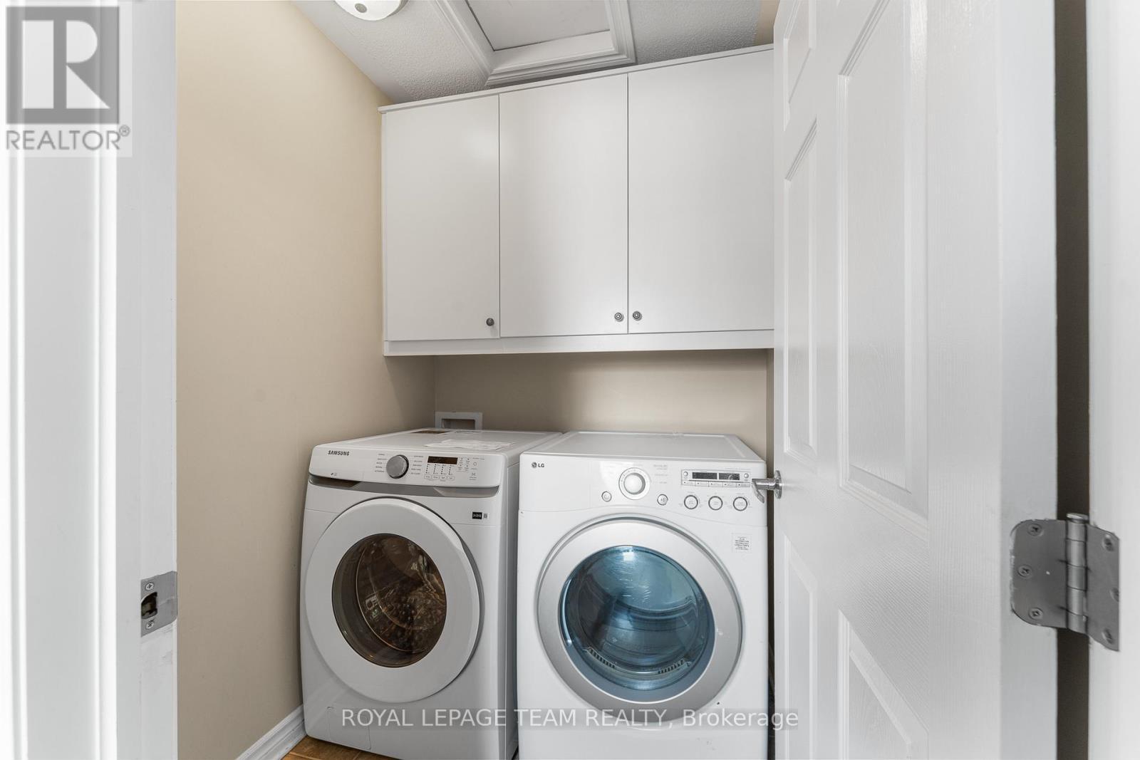 221 Kohilo Crescent, Ottawa, ON - Indoor Photo Showing Laundry Room
