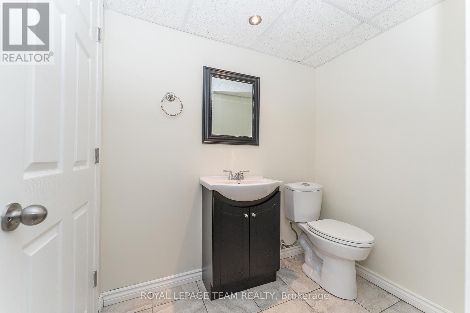 221 Kohilo Crescent, Ottawa, ON - Indoor Photo Showing Bathroom