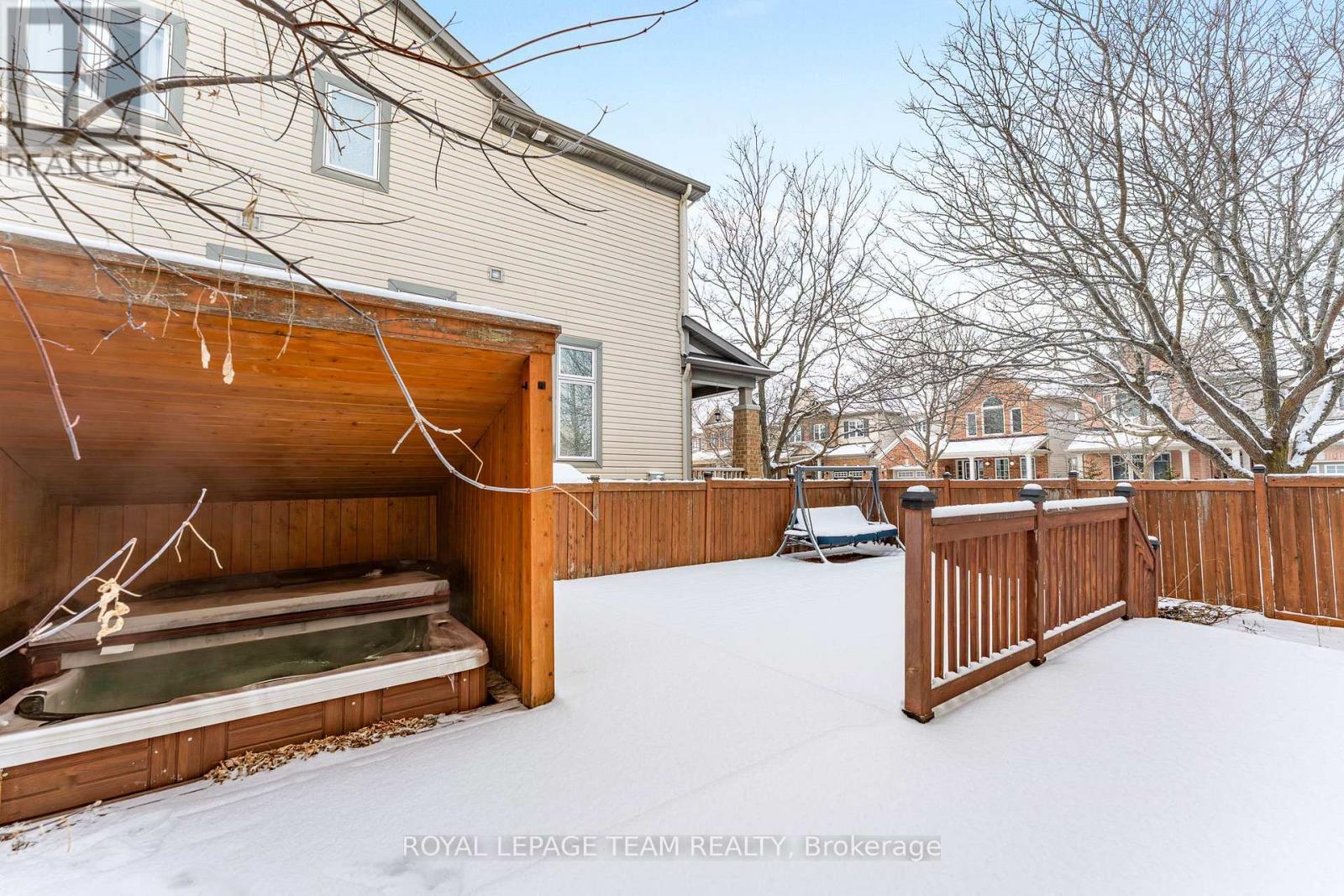 221 Kohilo Crescent, Ottawa, ON - Outdoor