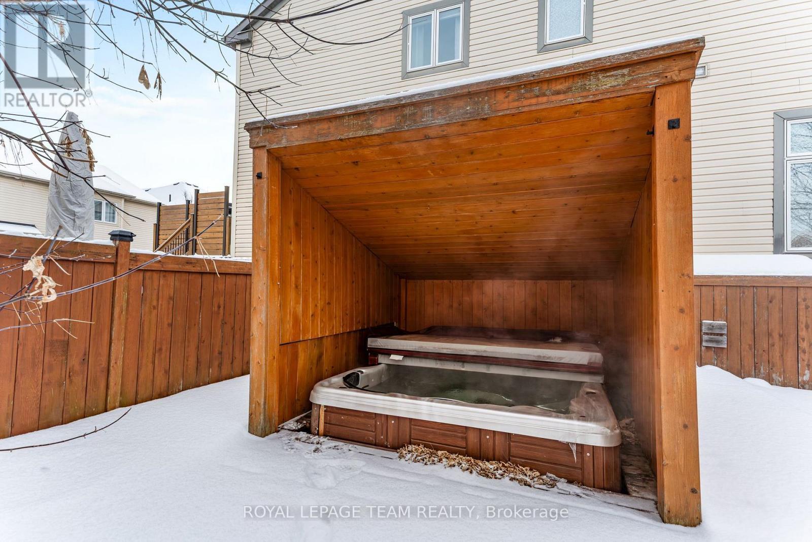 221 Kohilo Crescent, Ottawa, ON - Outdoor With Exterior