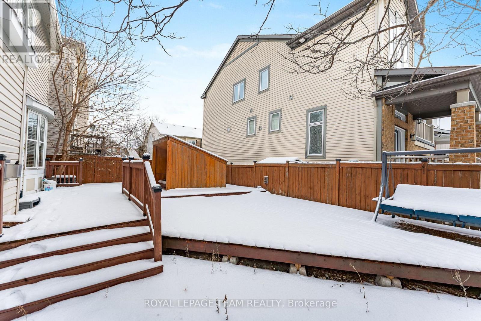 221 Kohilo Crescent, Ottawa, ON - Outdoor
