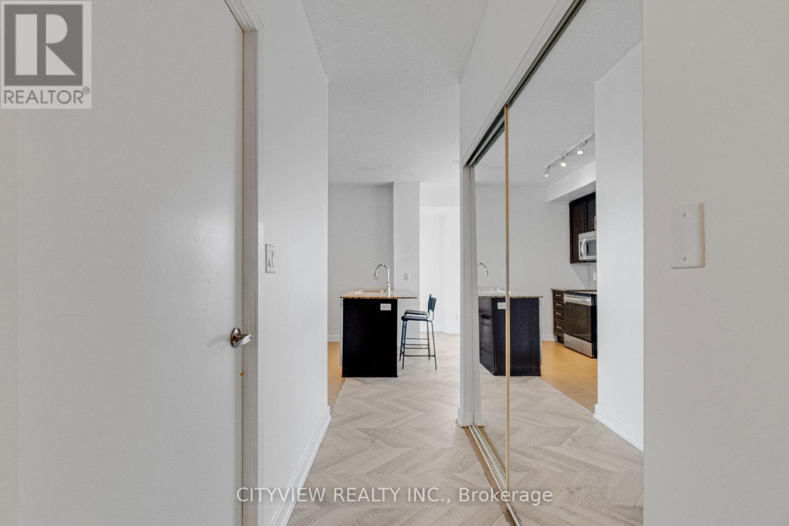 3609 - 4070 Confederation Parkway, Mississauga, ON - Photo Showing Other Room