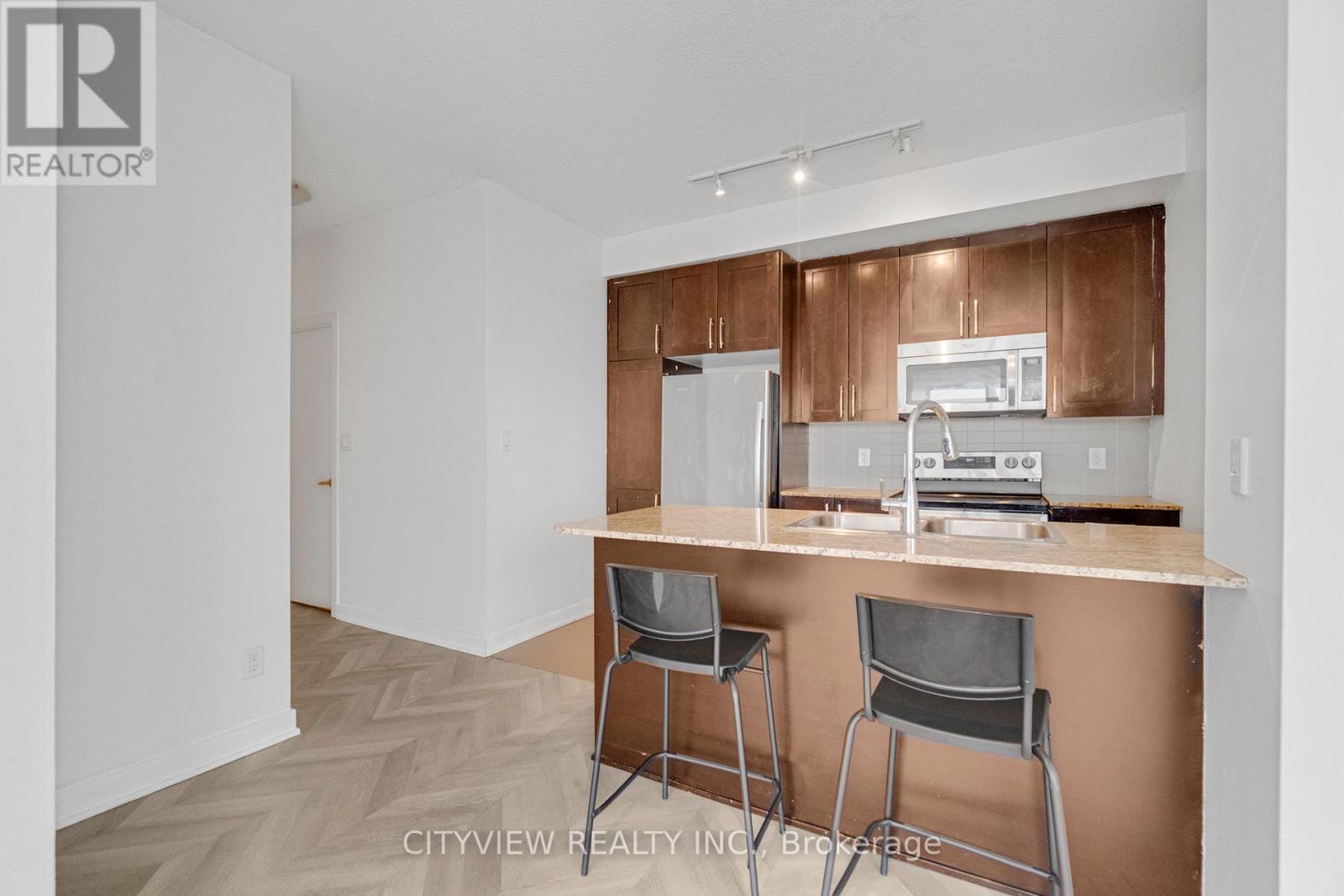 3609 - 4070 Confederation Parkway, Mississauga, ON - Indoor Photo Showing Kitchen With Double Sink