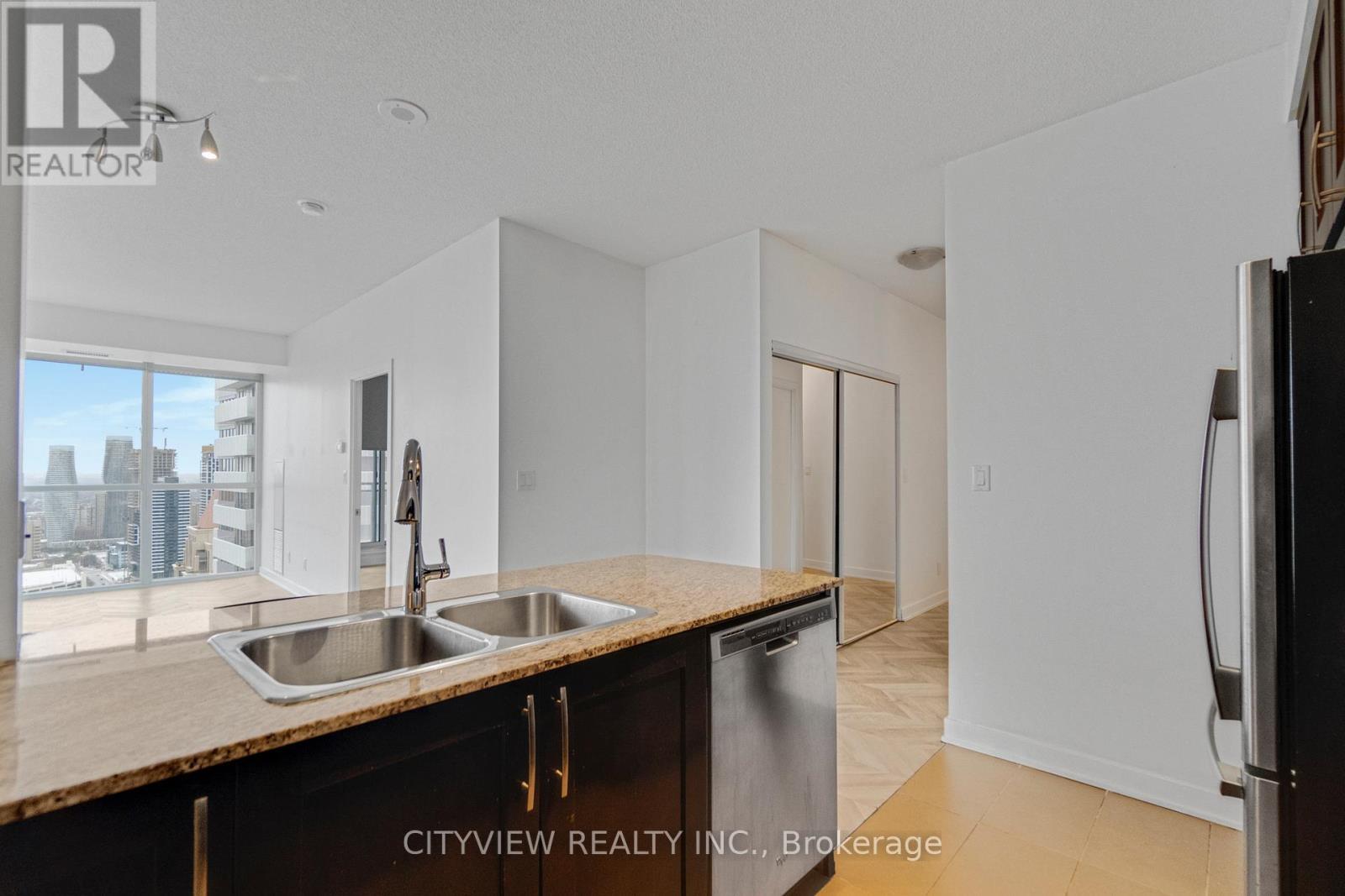 3609 - 4070 Confederation Parkway, Mississauga, ON - Indoor Photo Showing Kitchen With Double Sink