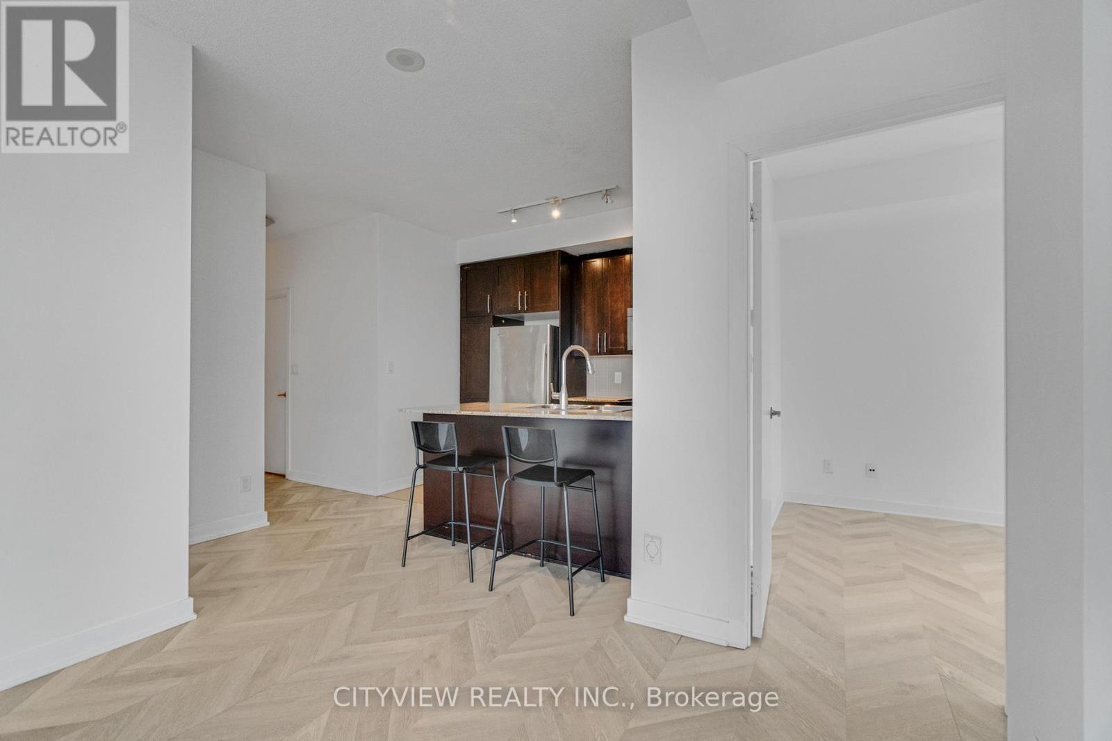 3609 - 4070 Confederation Parkway, Mississauga, ON - Indoor