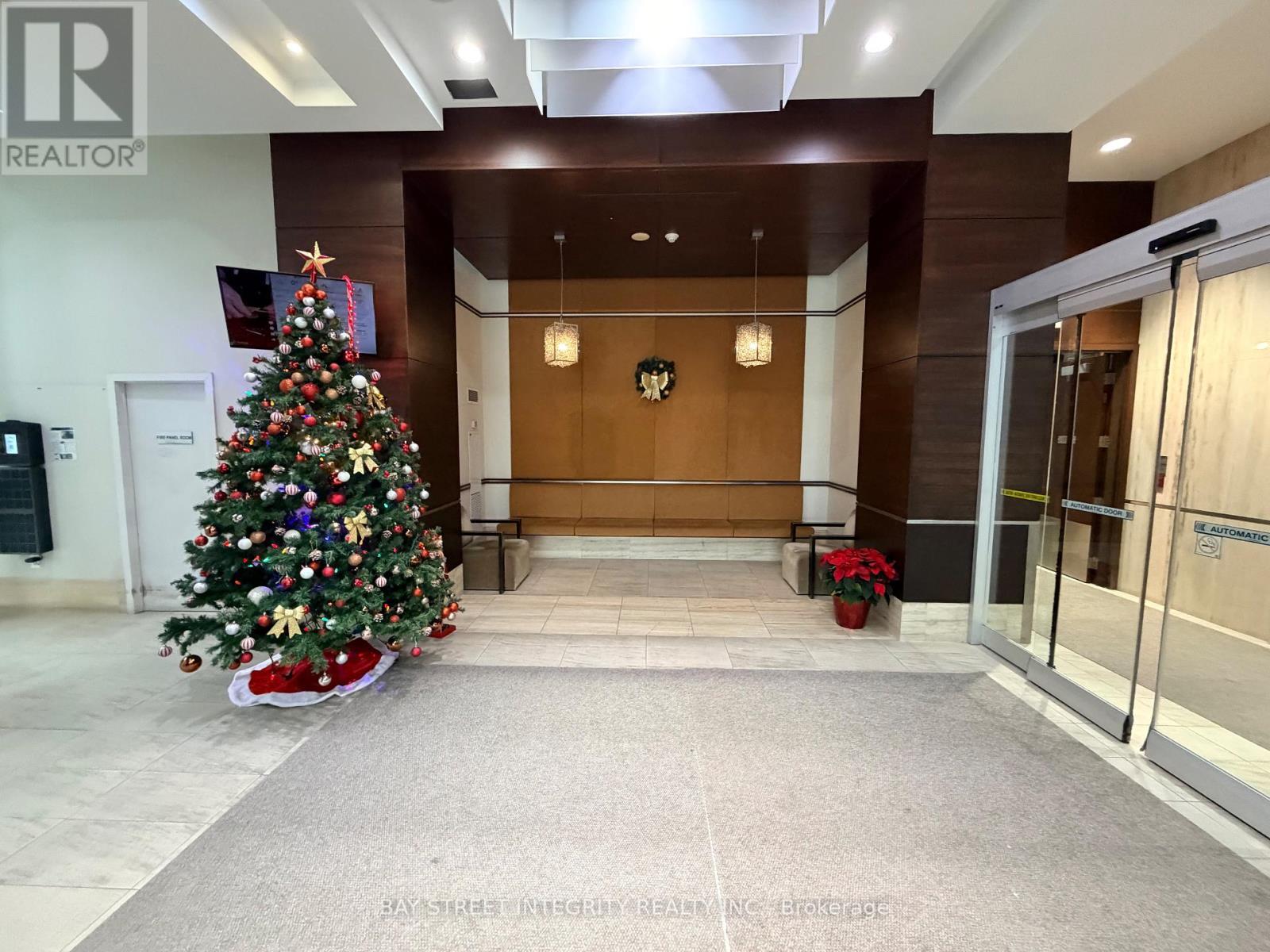 1701 - 330 Burnhamthorpe Road W, Mississauga, ON - Indoor