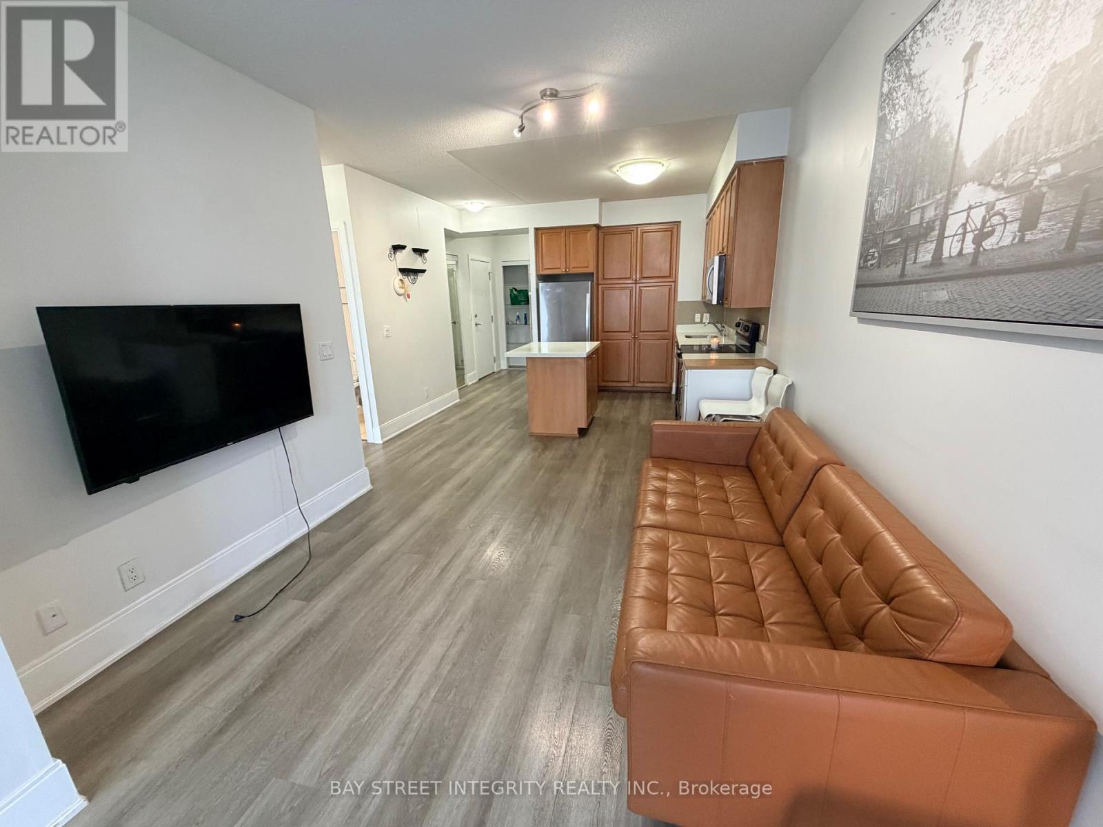 1701 - 330 Burnhamthorpe Road W, Mississauga, ON - Indoor Photo Showing Living Room