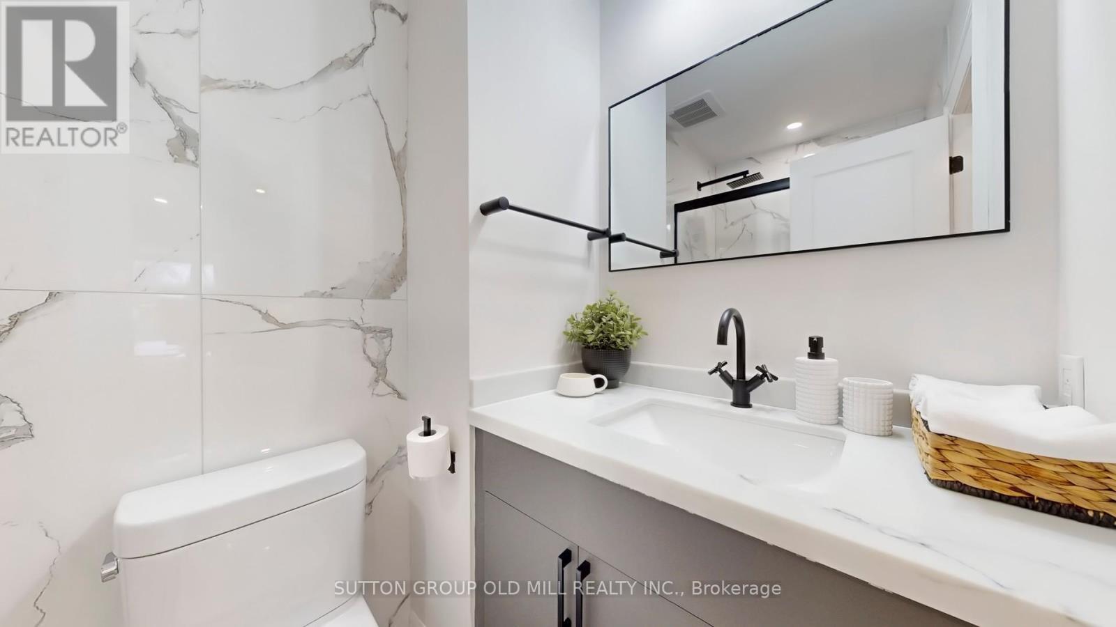 59 Shirley Street, Toronto, ON - Indoor Photo Showing Bathroom