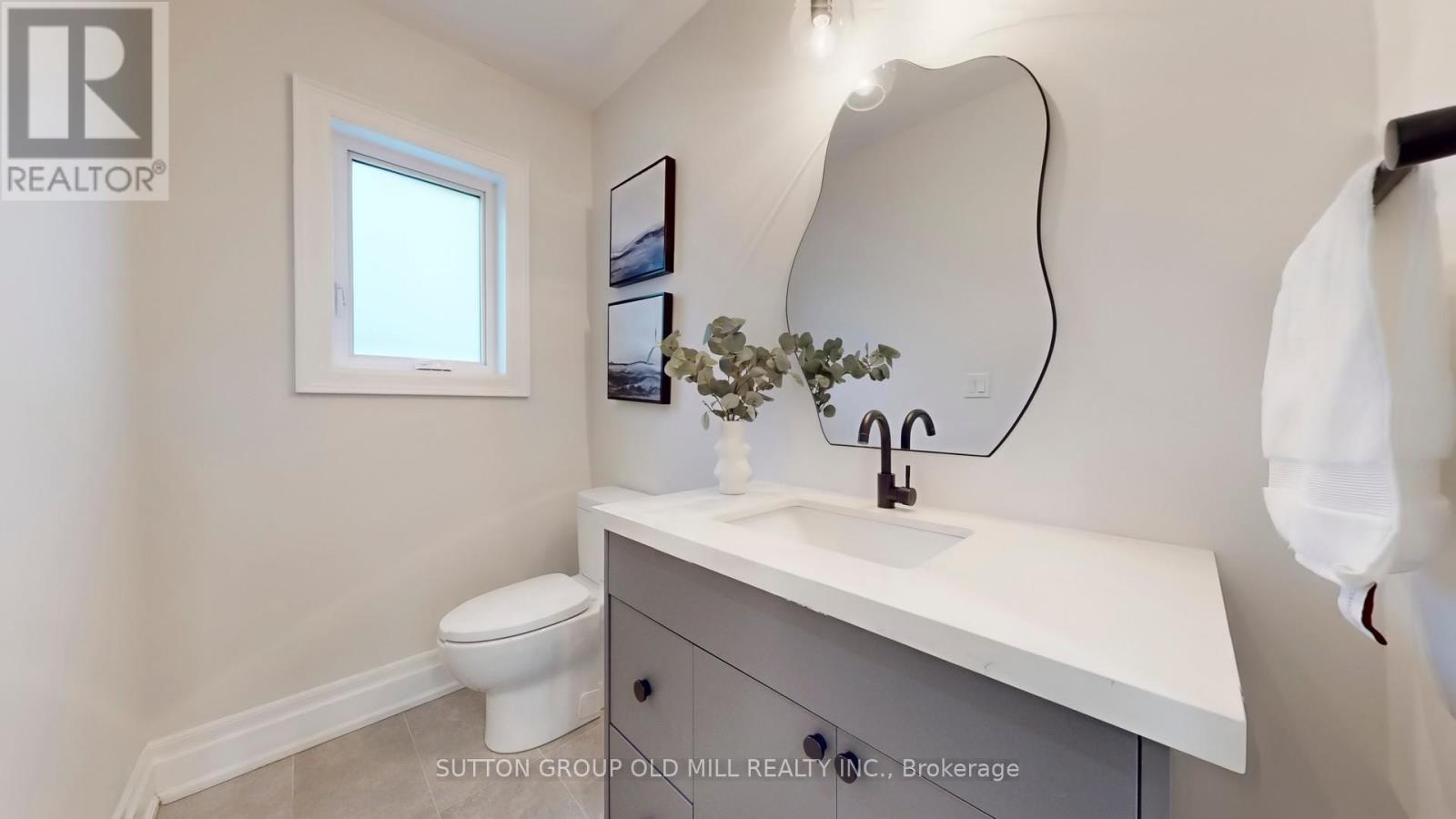 59 Shirley Street, Toronto, ON - Indoor Photo Showing Bathroom
