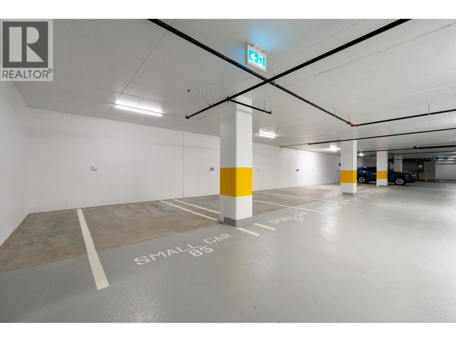 1408 5685 Halley Avenue, Burnaby, BC - Indoor Photo Showing Garage