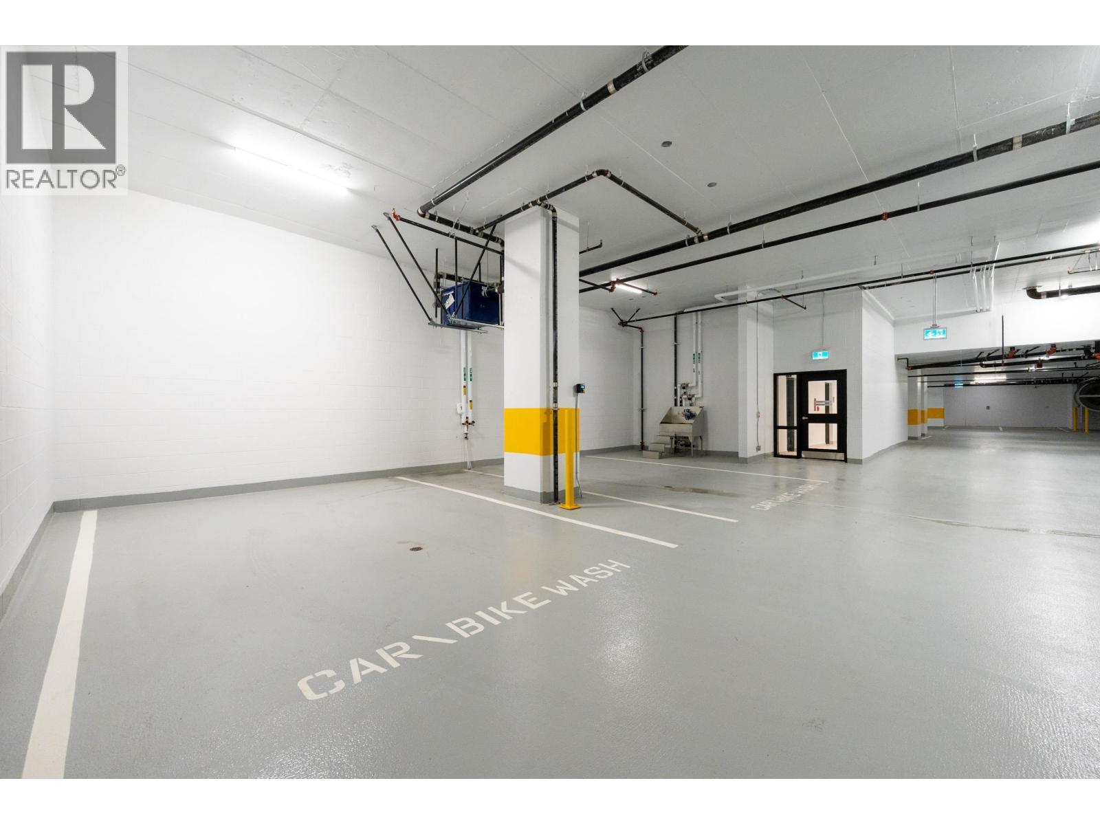 1408 5685 Halley Avenue, Burnaby, BC - Indoor Photo Showing Garage