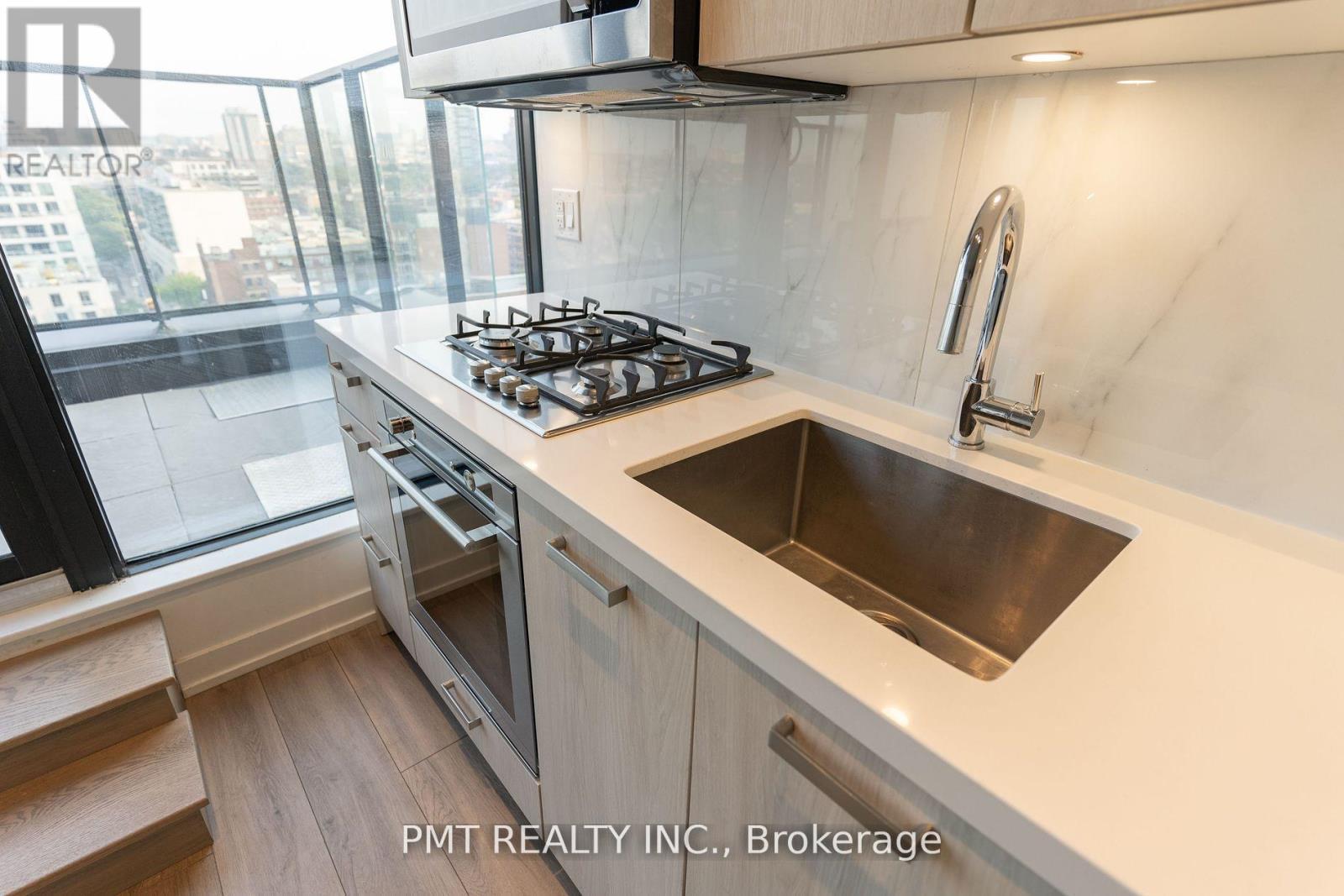 1602 - 458 Richmond Street W, Toronto, ON - Indoor Photo Showing Kitchen