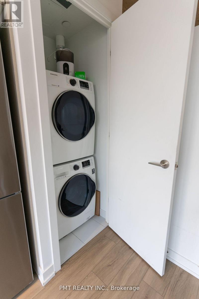 1602 - 458 Richmond Street W, Toronto, ON - Indoor Photo Showing Laundry Room