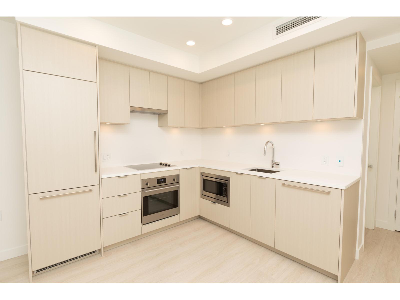 2206 13675 107A Avenue, Surrey, BC - Indoor Photo Showing Kitchen With Upgraded Kitchen