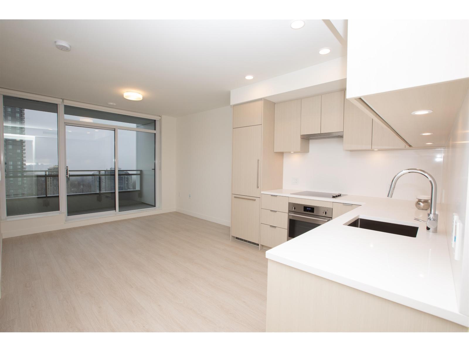 2206 13675 107A Avenue, Surrey, BC - Indoor Photo Showing Kitchen With Upgraded Kitchen