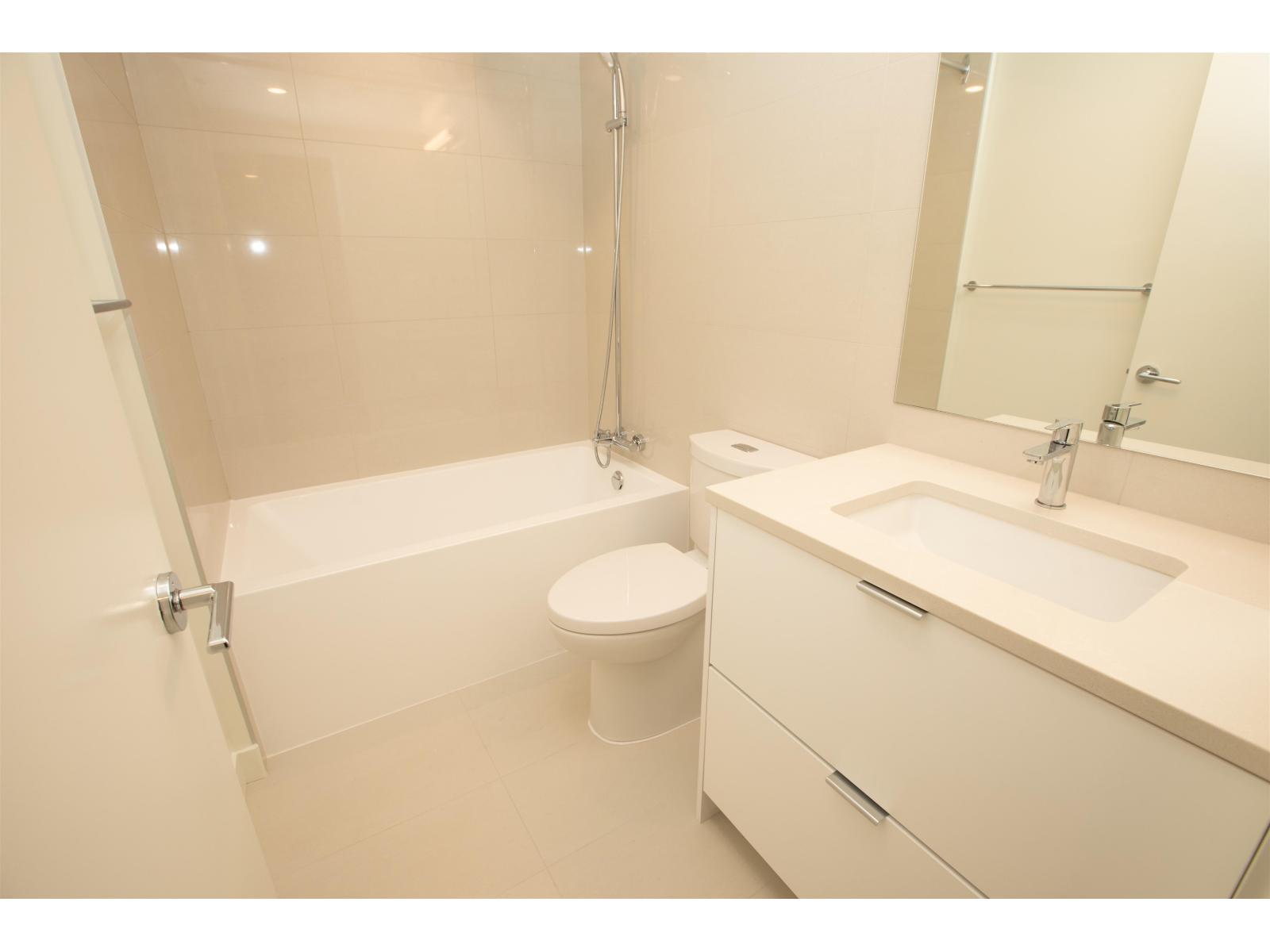2206 13675 107A Avenue, Surrey, BC - Indoor Photo Showing Bathroom