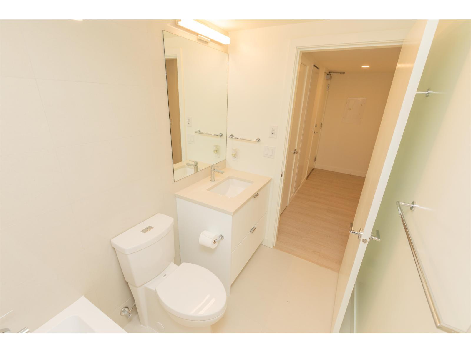 2206 13675 107A Avenue, Surrey, BC - Indoor Photo Showing Bathroom