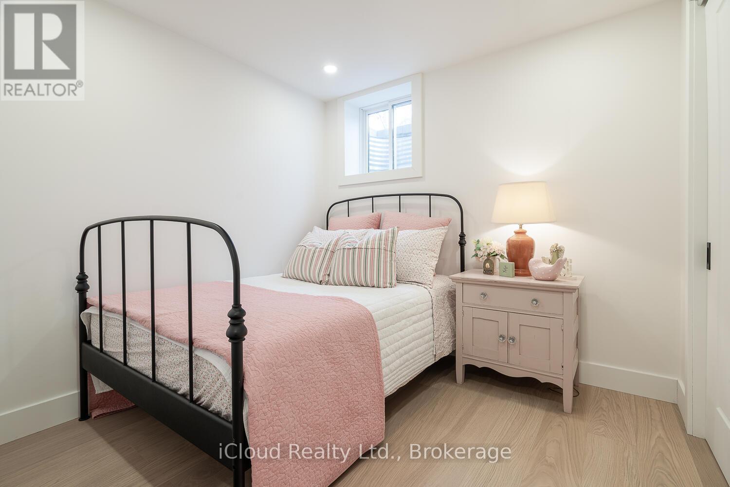 5389 Kindos Street, Burlington, ON