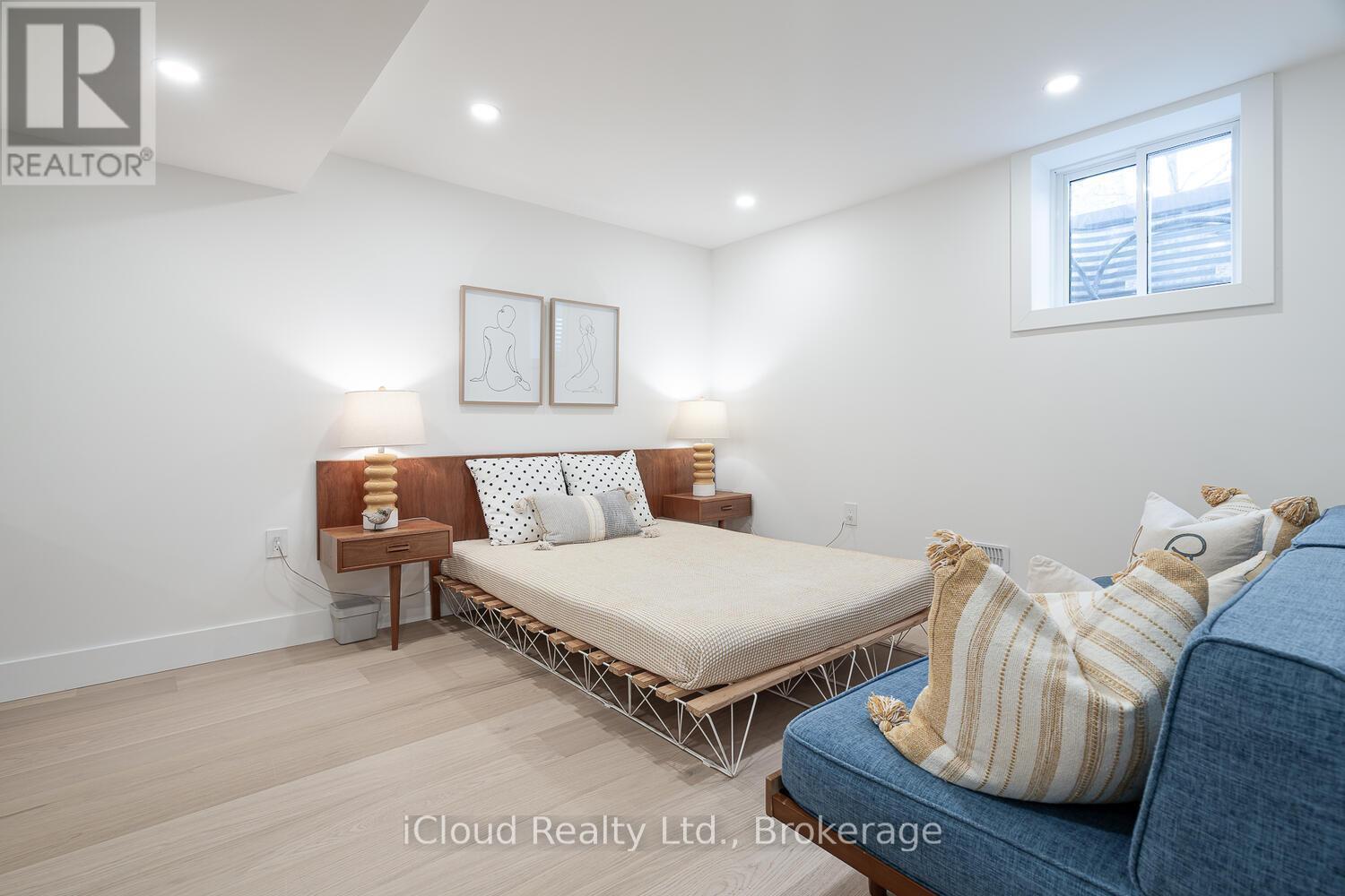 5389 Kindos Street, Burlington, ON - Indoor Photo Showing Bedroom