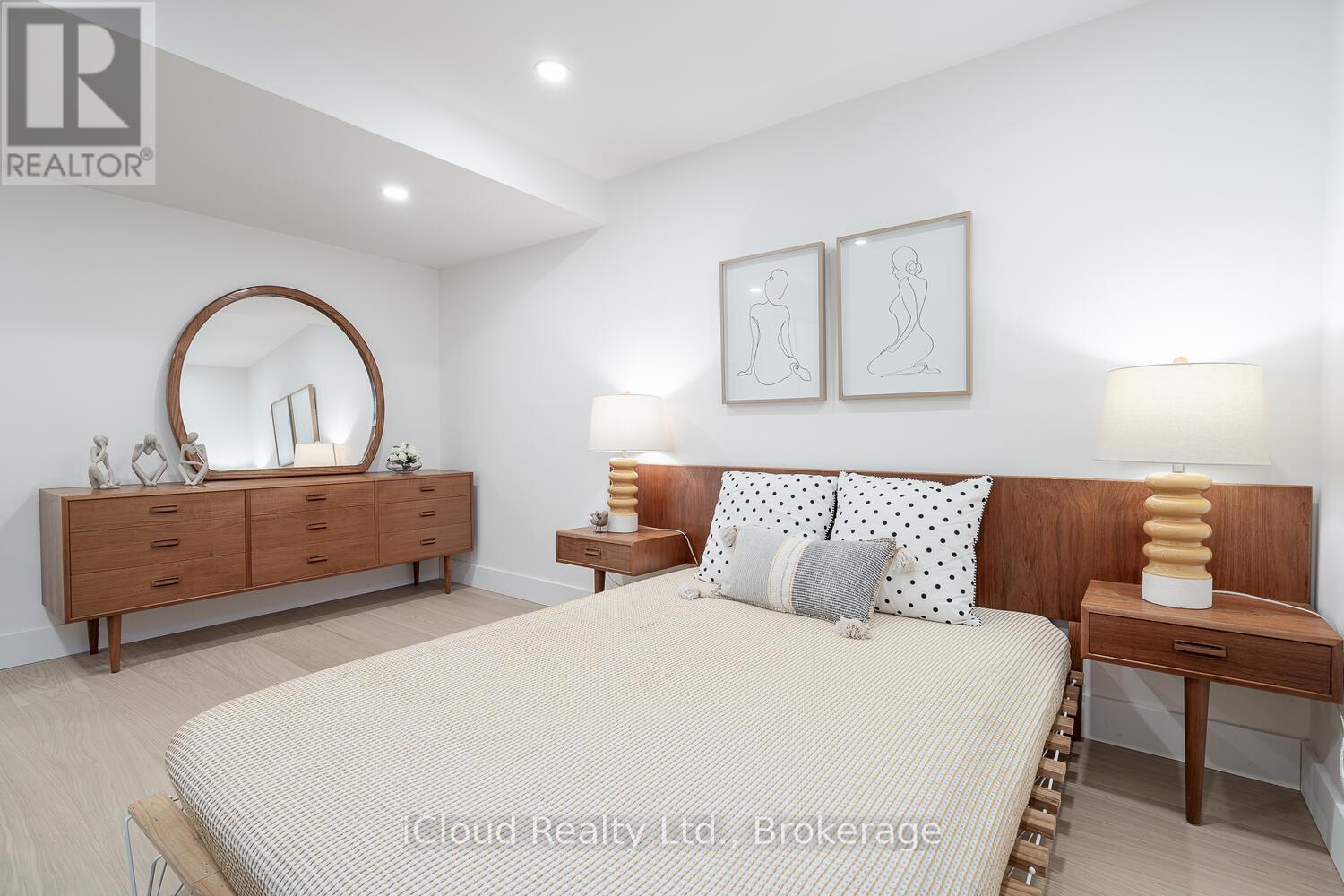 5389 Kindos Street, Burlington, ON - Indoor Photo Showing Bedroom