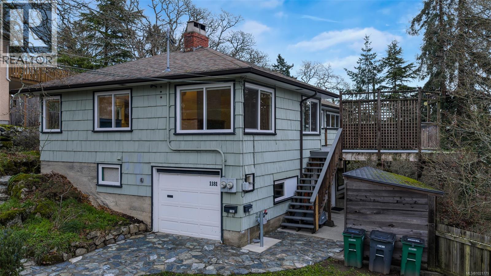 1181 Clovelly Terr, Saanich, BC - Outdoor