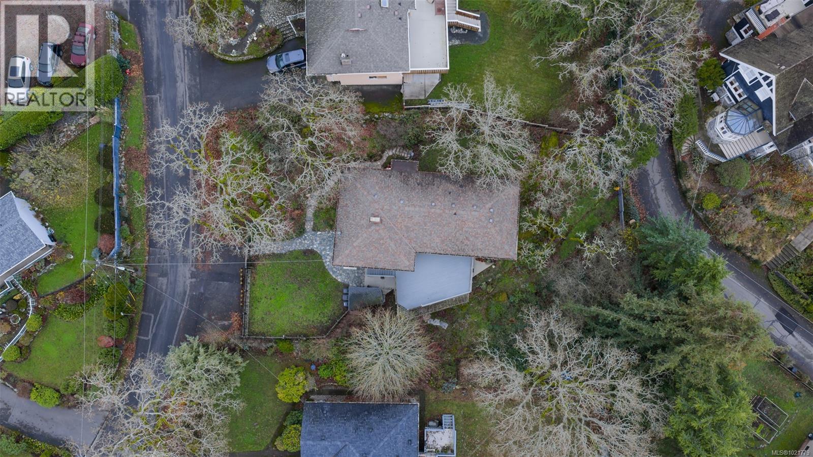 1181 Clovelly Terr, Saanich, BC - Outdoor