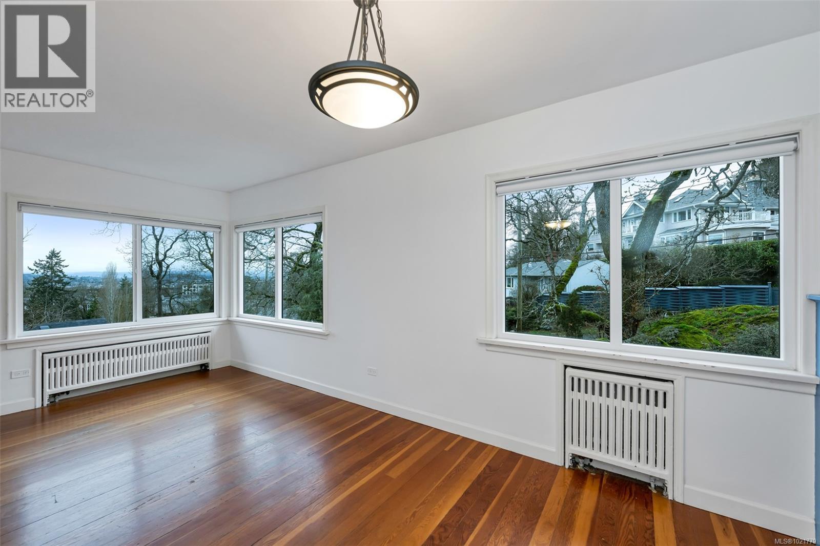 1181 Clovelly Terr, Saanich, BC - Indoor Photo Showing Other Room