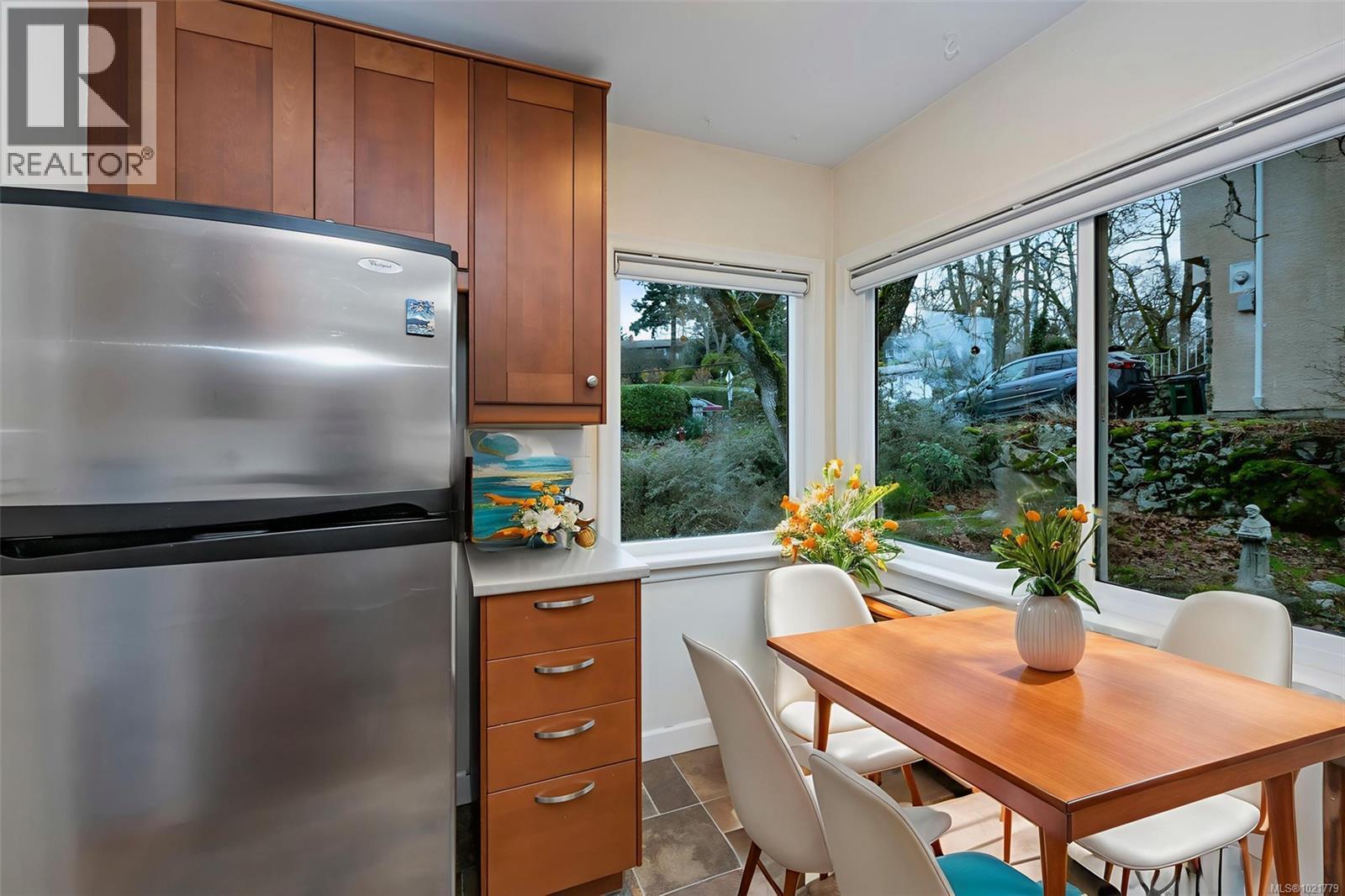 *Virtually Staged* - 1181 Clovelly Terr, Saanich, BC - Indoor