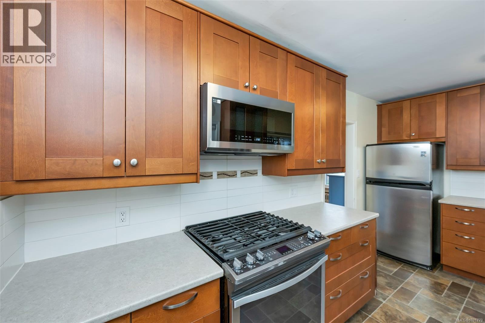 1181 Clovelly Terr, Saanich, BC - Indoor Photo Showing Kitchen
