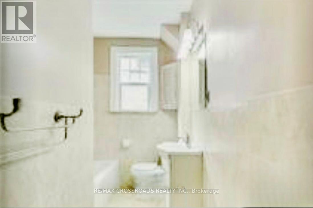 Main - 69 Lawrence Avenue E, Toronto, ON - Indoor Photo Showing Bathroom