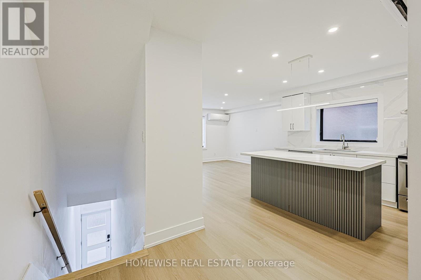 999 Eglington Avenue W, Toronto, ON