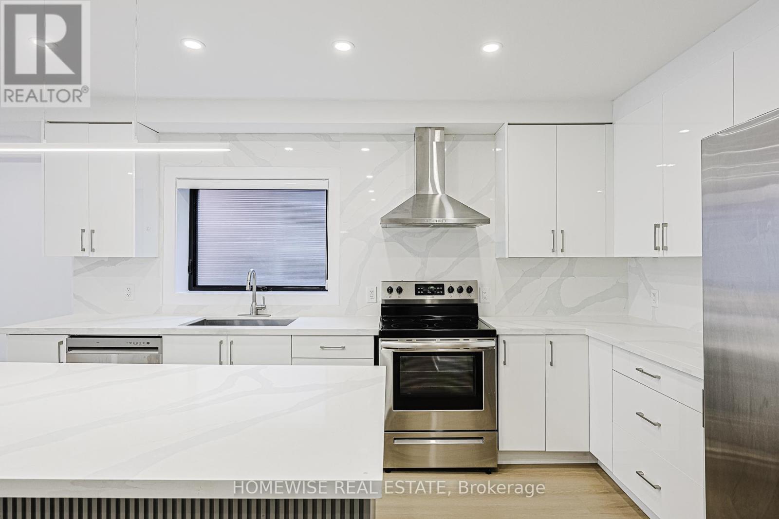 999 Eglington Avenue W, Toronto, ON