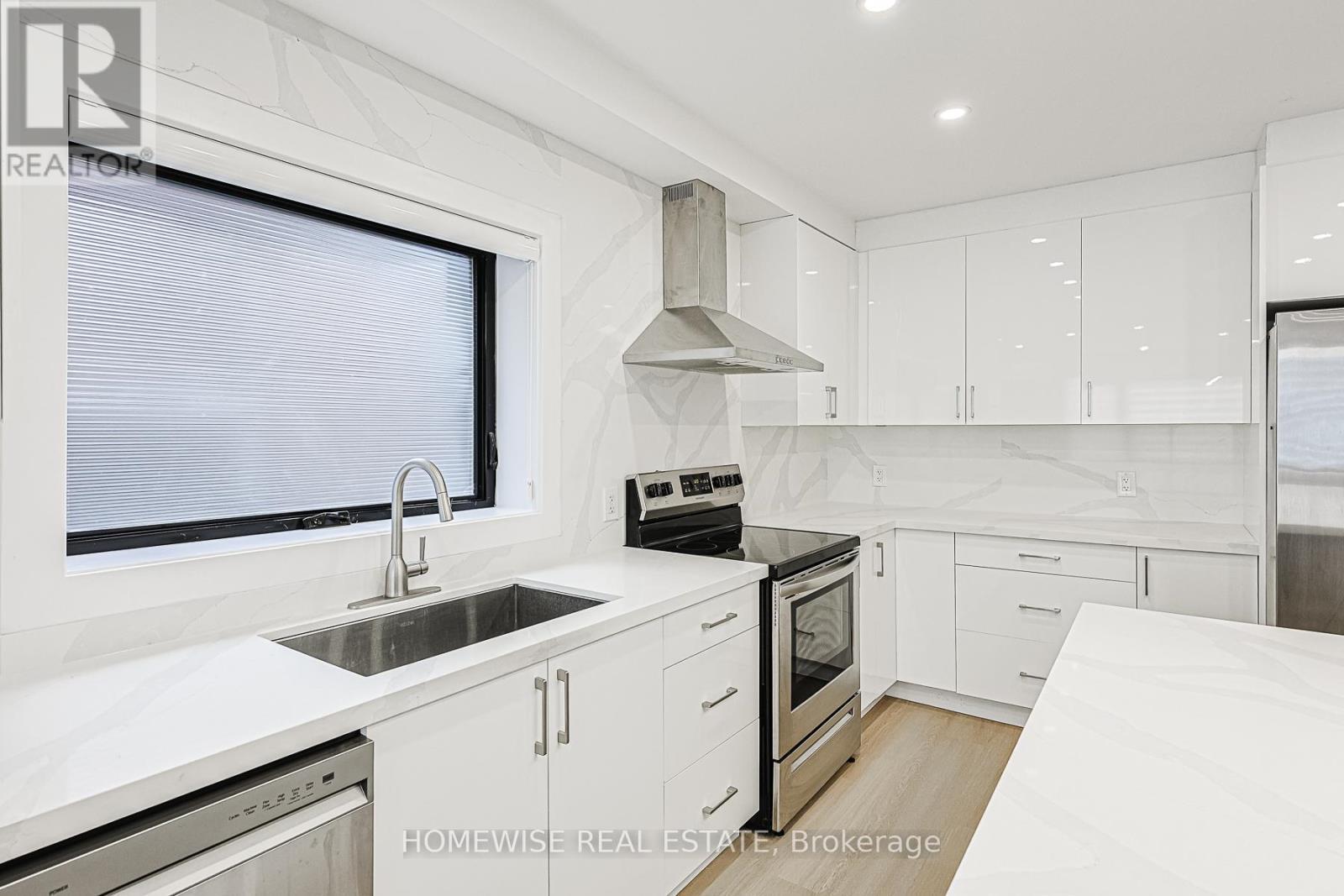 999 Eglington Avenue W, Toronto, ON