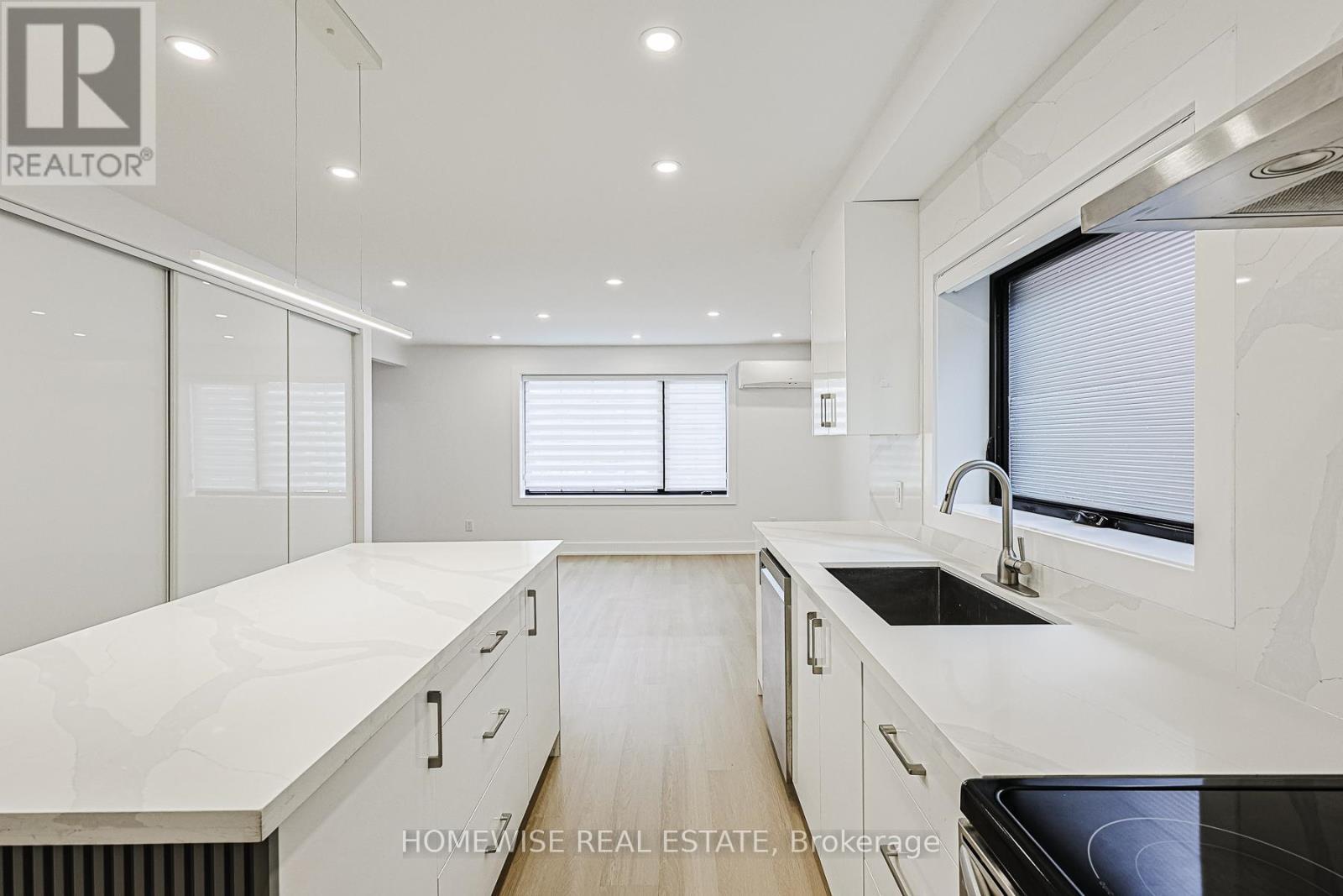 999 Eglington Avenue W, Toronto, ON