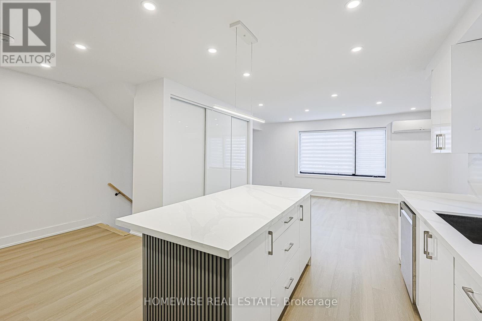 999 Eglington Avenue W, Toronto, ON