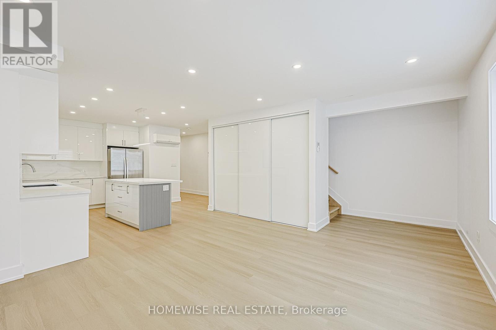 999 Eglington Avenue W, Toronto, ON