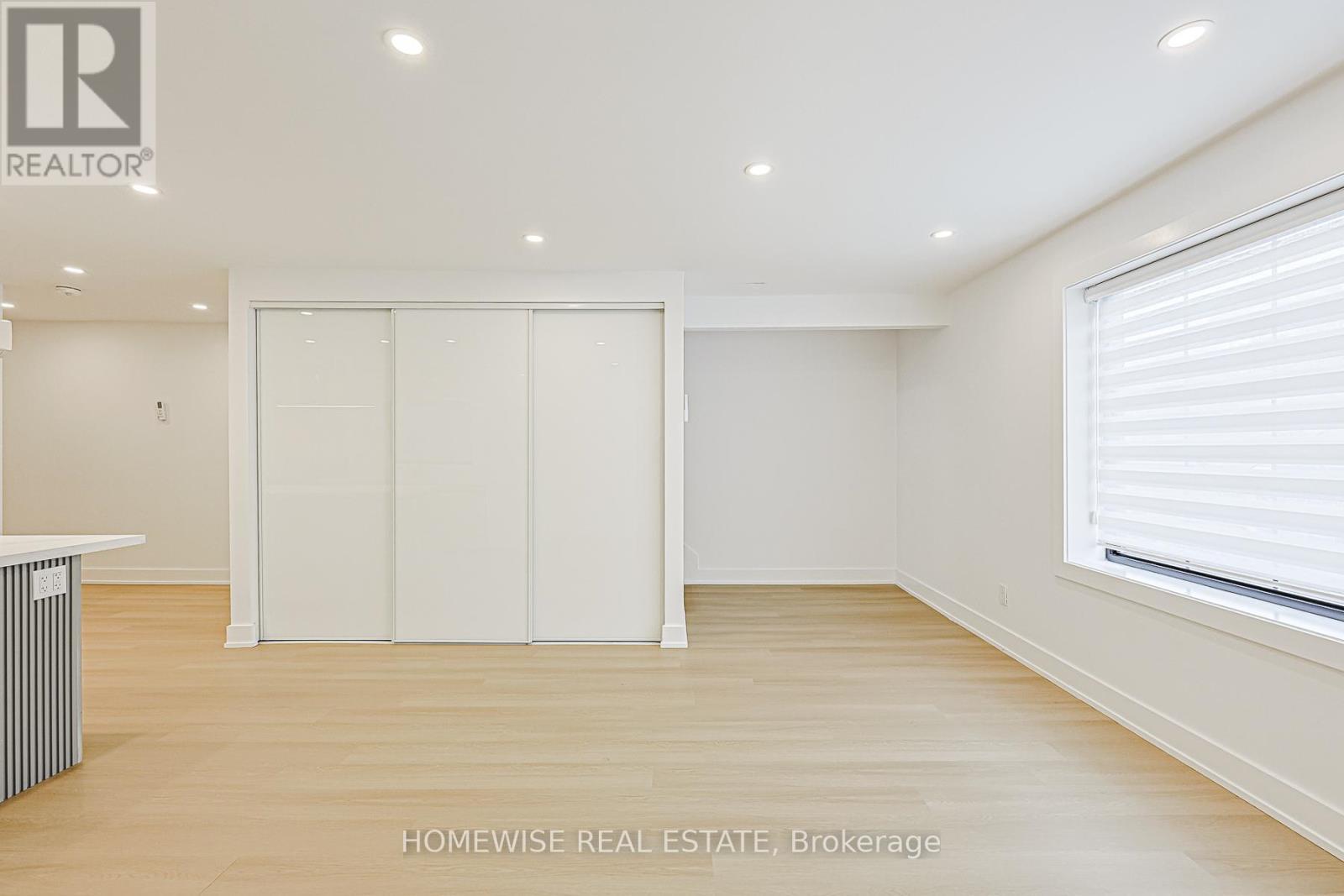 999 Eglington Avenue W, Toronto, ON