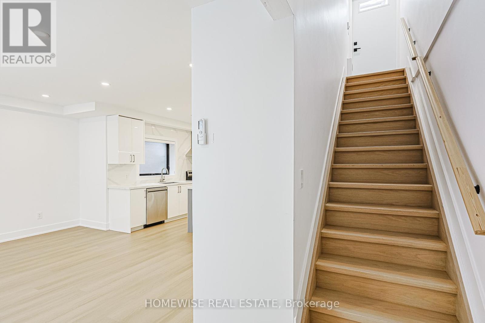 999 Eglington Avenue W, Toronto, ON