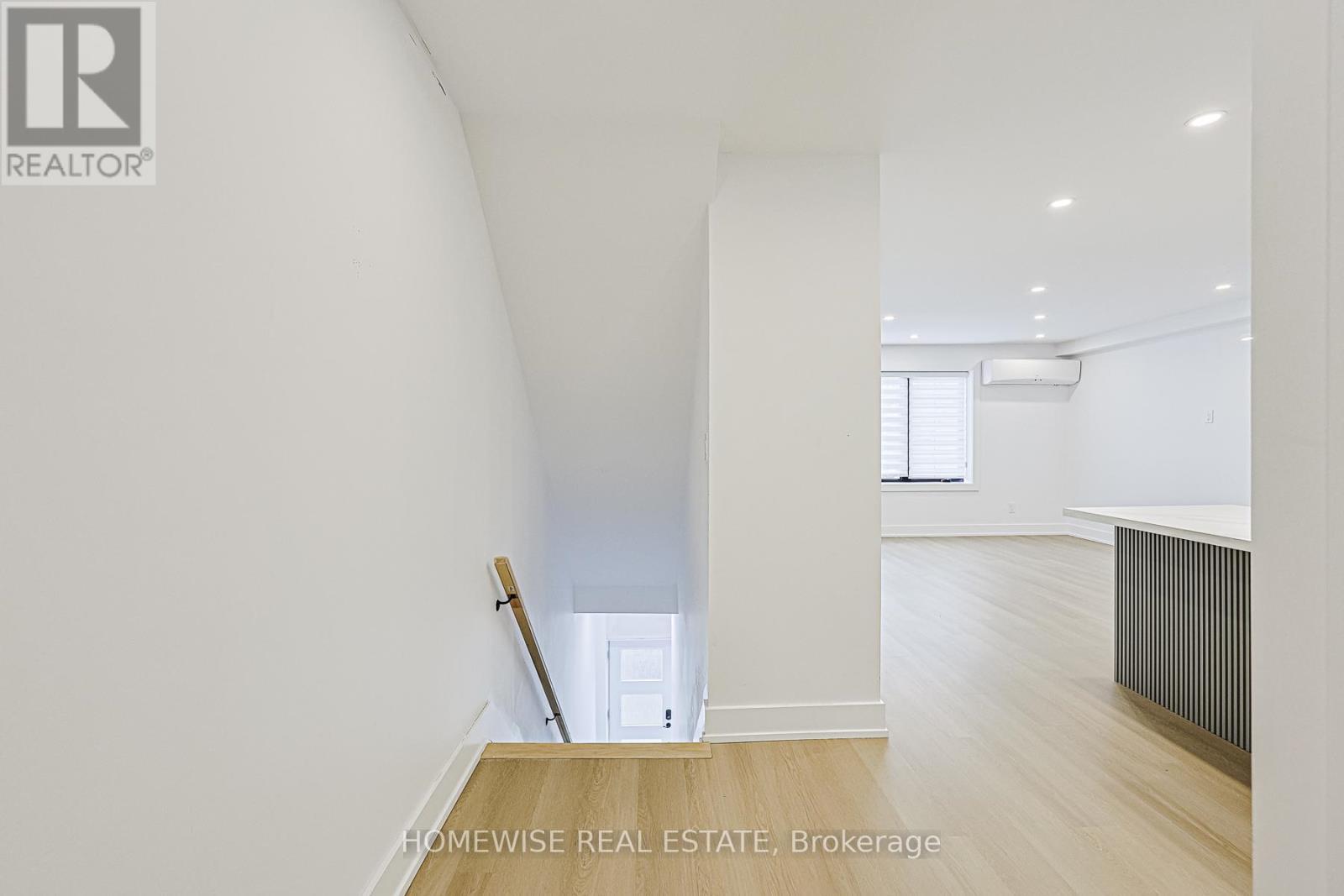 999 Eglington Avenue W, Toronto, ON