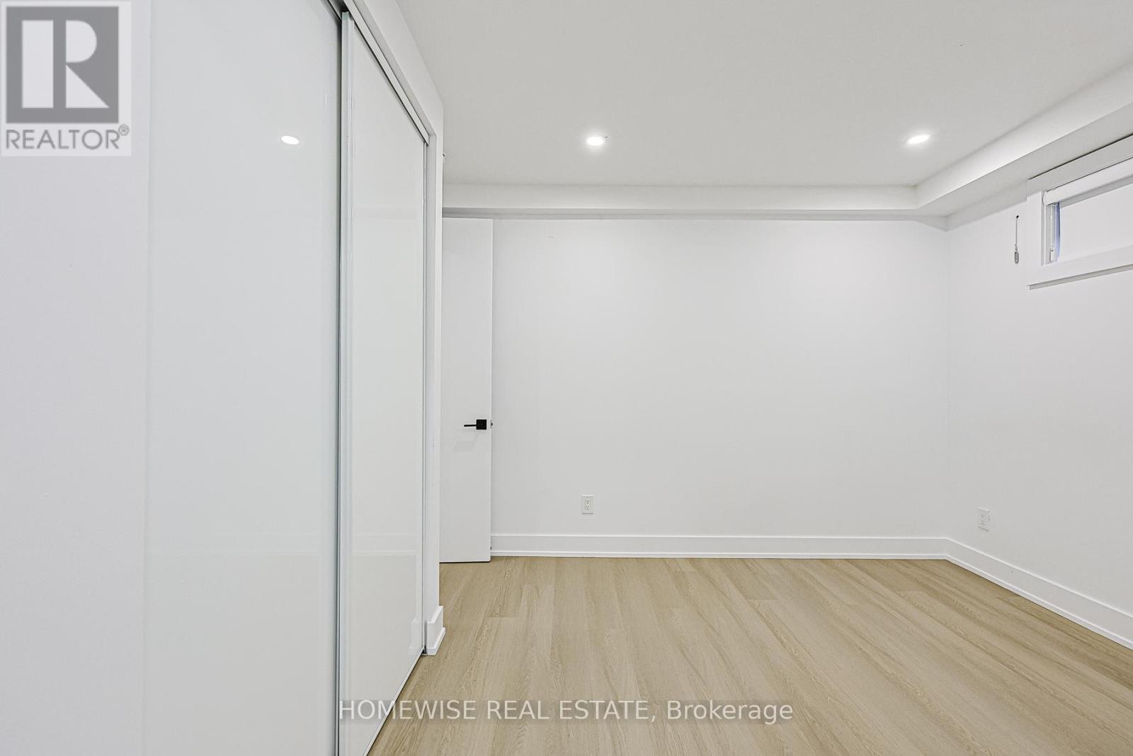 999 Eglington Avenue W, Toronto, ON