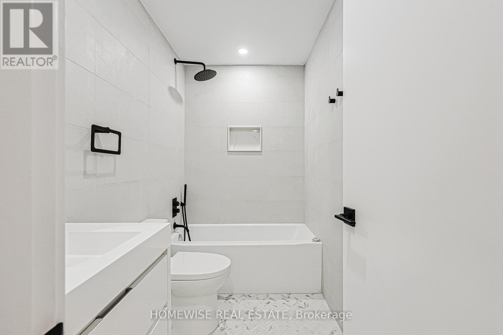 999 Eglington Avenue W, Toronto, ON